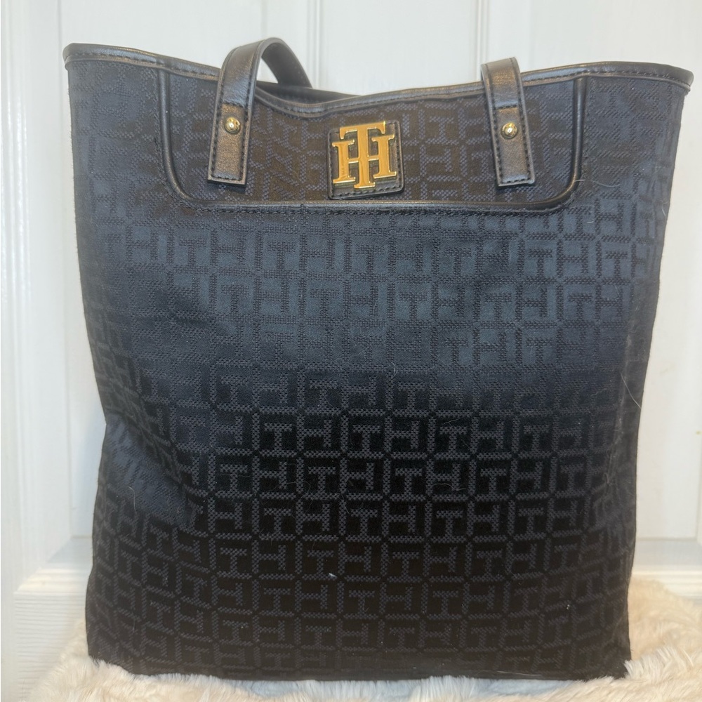 TOMMY HILFIGER BLACK SIGNATURE MONOGRAM TOTE